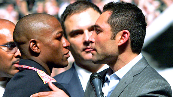 Oscar De La Hoya v Floyd Mayweather Jr.